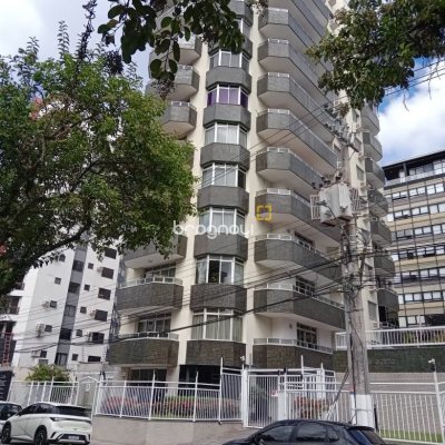 Apartamento com 231m², 4 quartos (sendo 2 suítes), 2 garagens, no bairro Centro em Florianópolis