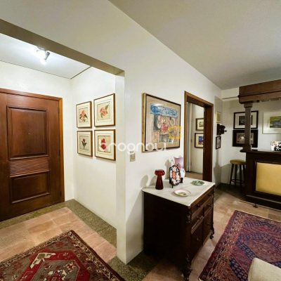Apartamento com 231m², 4 quartos (sendo 2 suítes), 2 garagens, no bairro Centro em Florianópolis