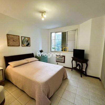 Apartamento com 231m², 4 quartos (sendo 2 suítes), 2 garagens, no bairro Centro em Florianópolis