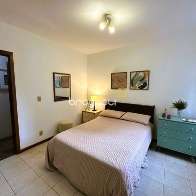 Apartamento com 231m², 4 quartos (sendo 2 suítes), 2 garagens, no bairro Centro em Florianópolis
