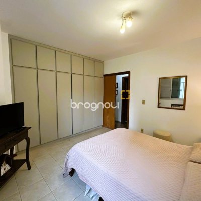 Apartamento com 231m², 4 quartos (sendo 2 suítes), 2 garagens, no bairro Centro em Florianópolis