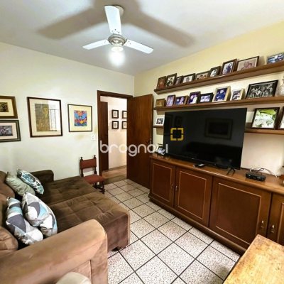 Apartamento com 231m², 4 quartos (sendo 2 suítes), 2 garagens, no bairro Centro em Florianópolis