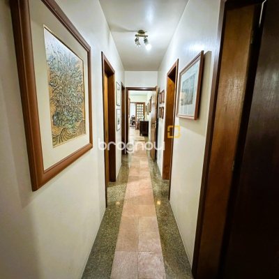 Apartamento com 231m², 4 quartos (sendo 2 suítes), 2 garagens, no bairro Centro em Florianópolis