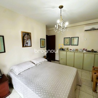 Apartamento com 231m², 4 quartos (sendo 2 suítes), 2 garagens, no bairro Centro em Florianópolis