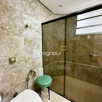 Apartamento com 231m², 4 quartos (sendo 2 suítes), 2 garagens, no bairro Centro em Florianópolis