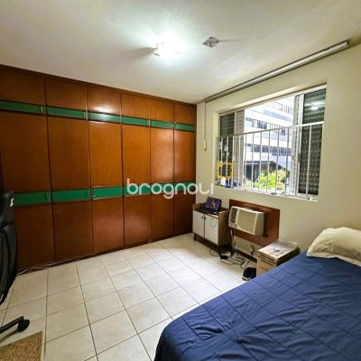Apartamento com 231m², 4 quartos (sendo 2 suítes), 2 garagens, no bairro Centro em Florianópolis
