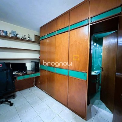 Apartamento com 231m², 4 quartos (sendo 2 suítes), 2 garagens, no bairro Centro em Florianópolis