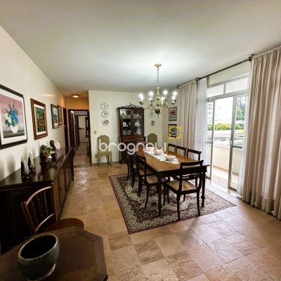 Apartamento com 231m², 4 quartos (sendo 2 suítes), 2 garagens, no bairro Centro em Florianópolis
