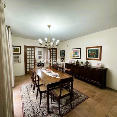 Apartamento com 231m², 4 quartos (sendo 2 suítes), 2 garagens, no bairro Centro em Florianópolis