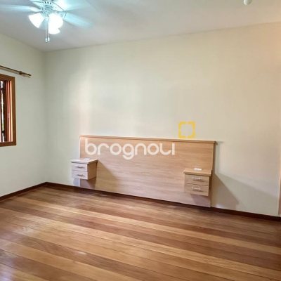 Casa com 340m², 5 quartos (sendo 5 suítes), 2 garagens, no bairro Rio Tavares em Florianópolis