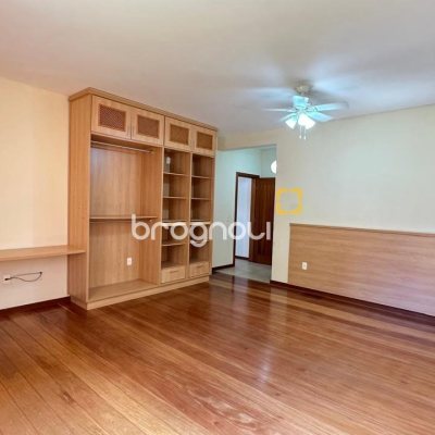 Casa com 340m², 5 quartos (sendo 5 suítes), 2 garagens, no bairro Rio Tavares em Florianópolis