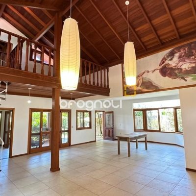 Casa com 340m², 5 quartos (sendo 5 suítes), 2 garagens, no bairro Rio Tavares em Florianópolis