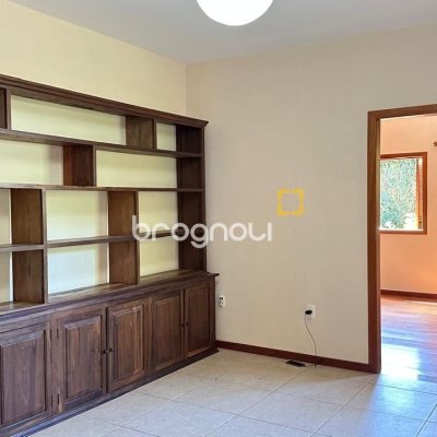 Casa com 340m², 5 quartos (sendo 5 suítes), 2 garagens, no bairro Rio Tavares em Florianópolis