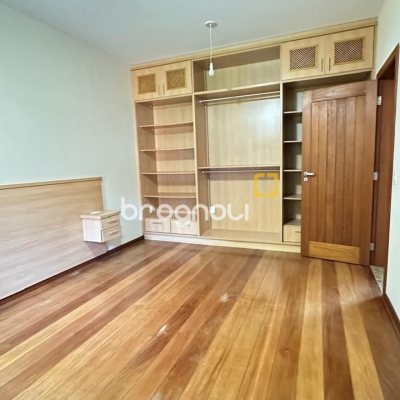 Casa com 340m², 5 quartos (sendo 5 suítes), 2 garagens, no bairro Rio Tavares em Florianópolis
