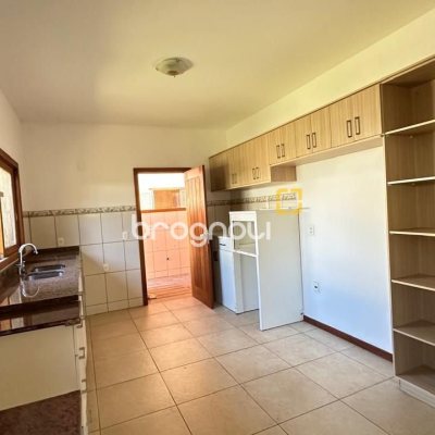 Casa com 340m², 5 quartos (sendo 5 suítes), 2 garagens, no bairro Rio Tavares em Florianópolis