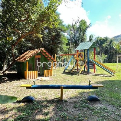 Casa com 340m², 5 quartos (sendo 5 suítes), 2 garagens, no bairro Rio Tavares em Florianópolis
