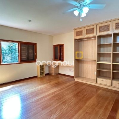 Casa com 340m², 5 quartos (sendo 5 suítes), 2 garagens, no bairro Rio Tavares em Florianópolis