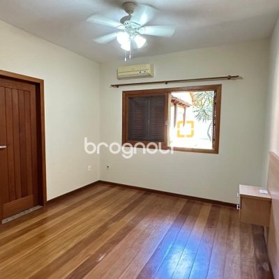 Casa com 340m², 5 quartos (sendo 5 suítes), 2 garagens, no bairro Rio Tavares em Florianópolis