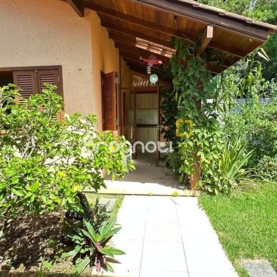 Casa com 340m², 5 quartos (sendo 5 suítes), 2 garagens, no bairro Rio Tavares em Florianópolis