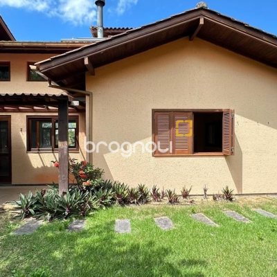 Casa com 340m², 5 quartos (sendo 5 suítes), 2 garagens, no bairro Rio Tavares em Florianópolis