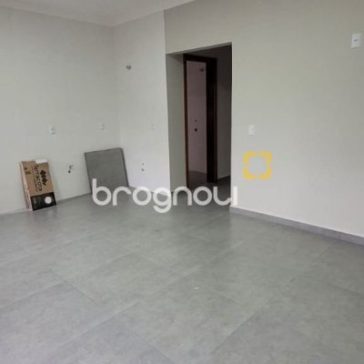 Casa com 83m², 3 quartos (sendo 1 suíte), 2 garagens, no bairro Bela Vista em Palhoça