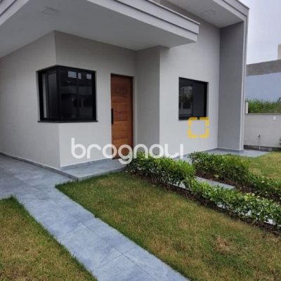 Casa com 83m², 3 quartos (sendo 1 suíte), 2 garagens, no bairro Bela Vista em Palhoça