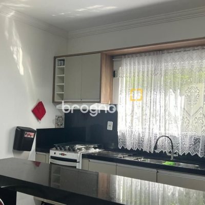 Casa com 180m², 3 quartos (sendo 3 suítes), 2 garagens, no bairro Ingleses em Florianópolis