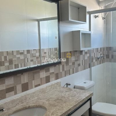 Casa com 180m², 3 quartos (sendo 3 suítes), 2 garagens, no bairro Ingleses em Florianópolis