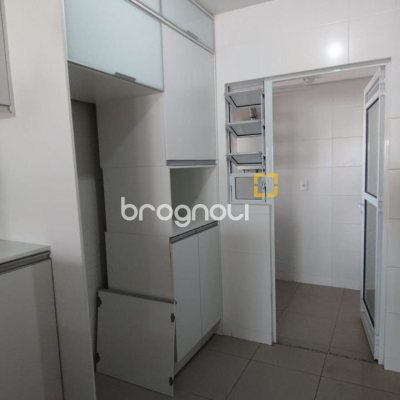 Apartamento com 85m², 3 quartos (sendo 1 suíte), 2 garagens, no bairro Capoeiras em Florianópolis
