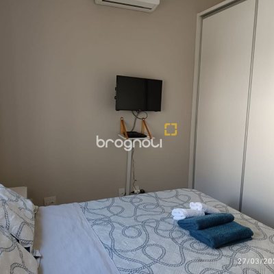 Apartamento com 99m², 2 quartos (sendo 2 suítes), 2 garagens, no bairro Santinho em Florianópolis
