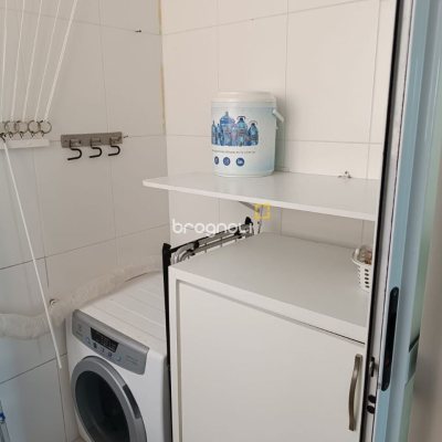 Apartamento com 99m², 2 quartos (sendo 2 suítes), 2 garagens, no bairro Santinho em Florianópolis