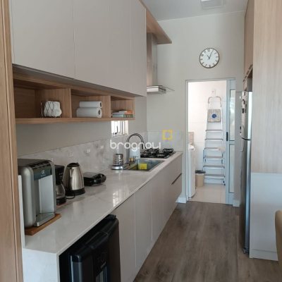 Apartamento com 99m², 2 quartos (sendo 2 suítes), 2 garagens, no bairro Santinho em Florianópolis