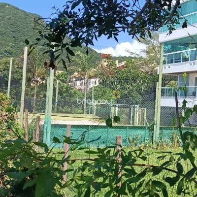 Apartamento com 99m², 2 quartos (sendo 2 suítes), 2 garagens, no bairro Santinho em Florianópolis