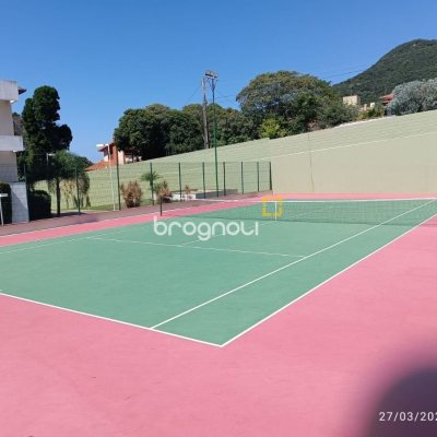 Apartamento com 99m², 2 quartos (sendo 2 suítes), 2 garagens, no bairro Santinho em Florianópolis