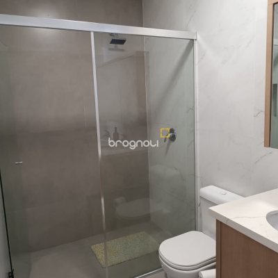 Apartamento com 99m², 2 quartos (sendo 2 suítes), 2 garagens, no bairro Santinho em Florianópolis