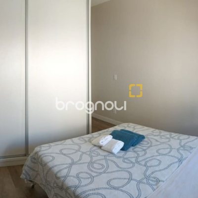Apartamento com 99m², 2 quartos (sendo 2 suítes), 2 garagens, no bairro Santinho em Florianópolis