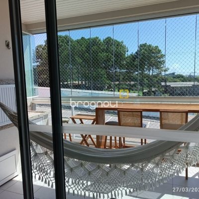 Apartamento com 99m², 2 quartos (sendo 2 suítes), 2 garagens, no bairro Santinho em Florianópolis