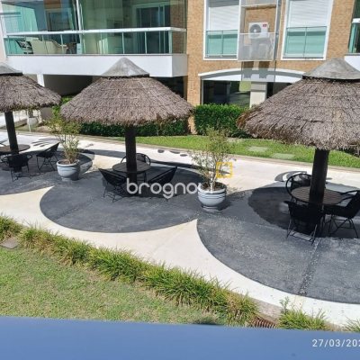 Apartamento com 99m², 2 quartos (sendo 2 suítes), 2 garagens, no bairro Santinho em Florianópolis