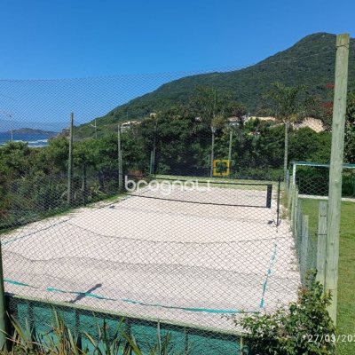 Apartamento com 99m², 2 quartos (sendo 2 suítes), 2 garagens, no bairro Santinho em Florianópolis