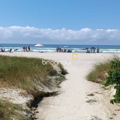 Apartamento com 99m², 2 quartos (sendo 2 suítes), 2 garagens, no bairro Santinho em Florianópolis