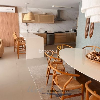 Apartamento com 194m², 3 quartos (sendo 3 suítes), 2 garagens, no bairro Jurerê Internacional em Florianópolis