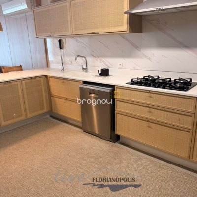 Apartamento com 194m², 3 quartos (sendo 3 suítes), 2 garagens, no bairro Jurerê Internacional em Florianópolis