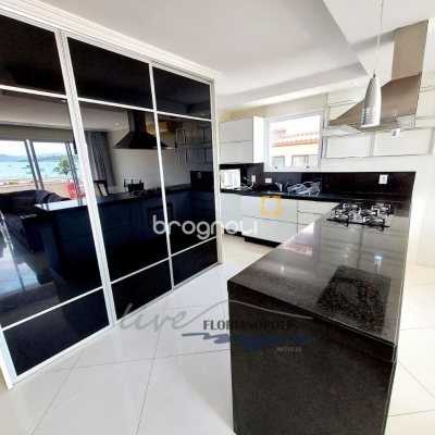 Apartamento com 100m², 3 quartos (sendo 1 suíte), 2 garagens, no bairro Jurerê em Florianópolis
