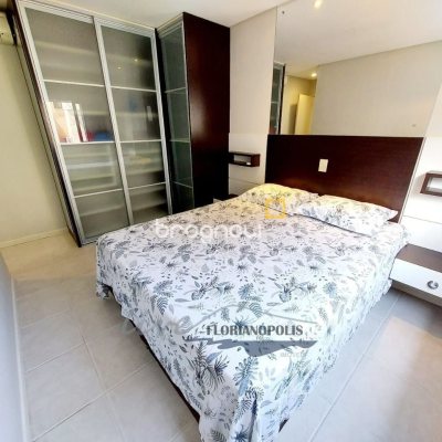 Apartamento com 100m², 3 quartos (sendo 1 suíte), 2 garagens, no bairro Jurerê em Florianópolis