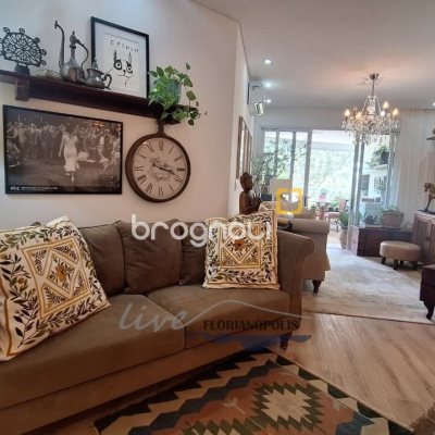 Apartamento com 105m², 2 quartos (sendo 1 suíte), 2 garagens, no bairro Jurerê Internacional em Florianópolis