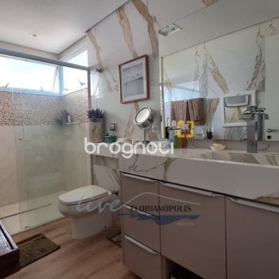 Apartamento com 105m², 2 quartos (sendo 1 suíte), 2 garagens, no bairro Jurerê Internacional em Florianópolis