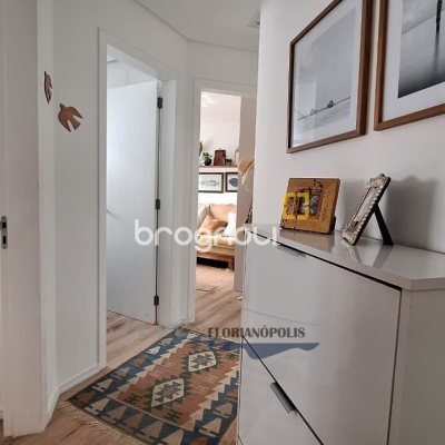 Apartamento com 105m², 2 quartos (sendo 1 suíte), 2 garagens, no bairro Jurerê Internacional em Florianópolis