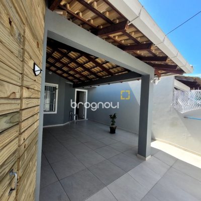 Casa com 91m², 2 quartos (sendo 2 suítes), 1 garagem, no bairro Ingleses em Florianópolis