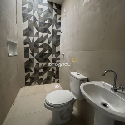 Casa com 103m², 2 quartos (sendo 2 suítes), 1 garagem, no bairro São João do Rio Vermelho em Florianópolis
