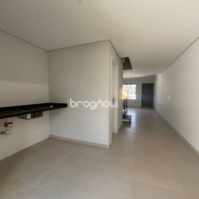 Casa com 103m², 2 quartos (sendo 2 suítes), 1 garagem, no bairro São João do Rio Vermelho em Florianópolis